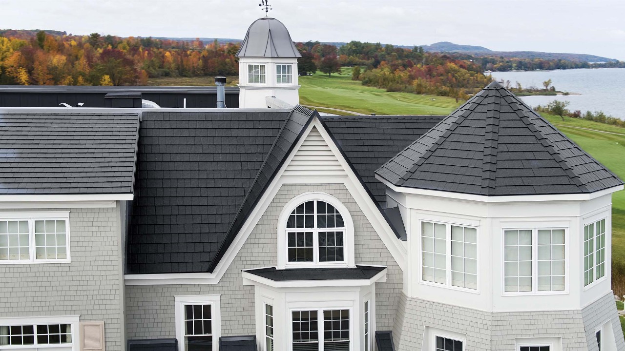 Toiture North Ridge Slate au bord du lac