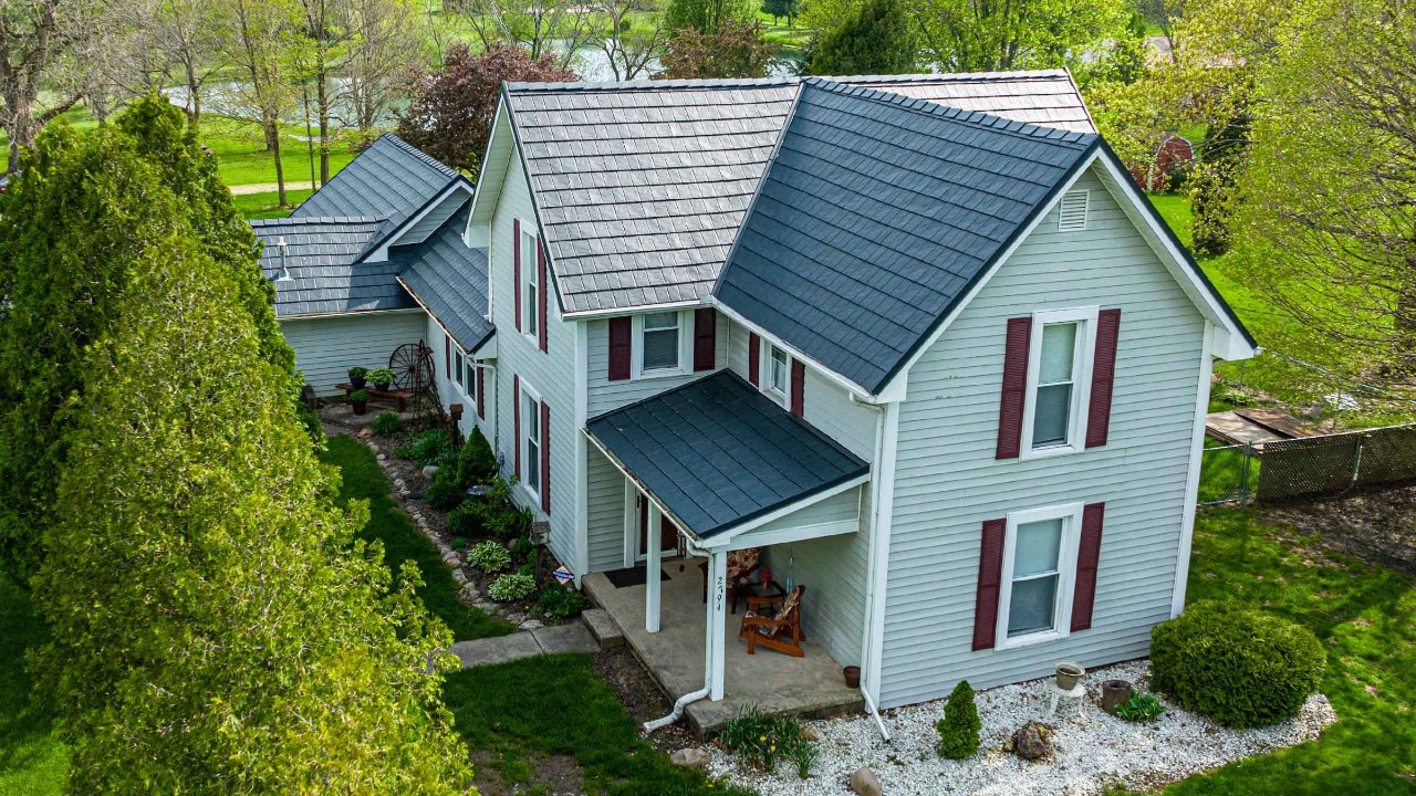 Toiture North Ridge Slate sur une maison de campagne